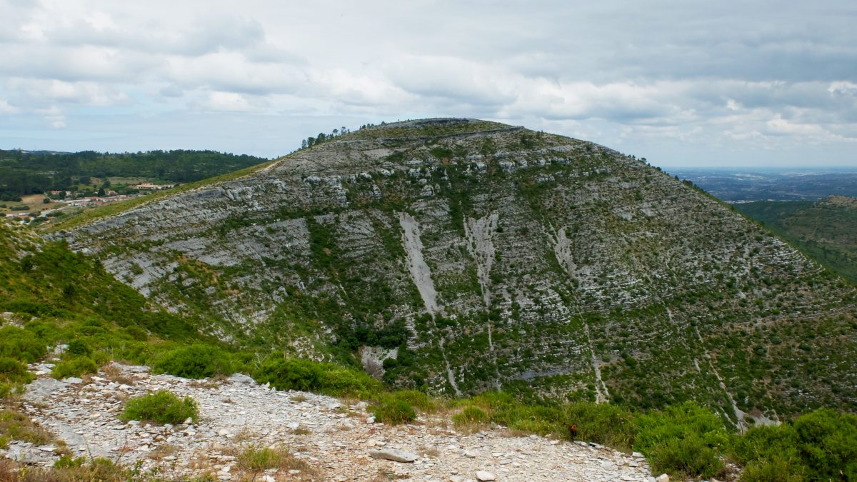 Hike_Land_Praia_Jurassica_1